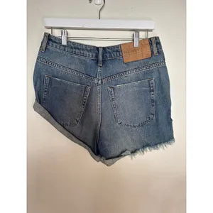 NWT One Teaspoon Sz26 Vintage Fit Bandits Cut Off Mid Rise Low Waist Jean Shorts thumbnail 3