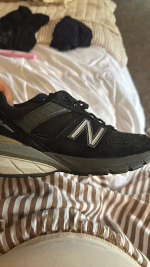 New Balance 990 v5 Black and Gray Athletic Shoes thumbnail 10