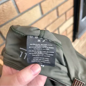 NWT Nobull Running Crop Leggings Athletic Women’s Size XS Army Green thumbnail 4