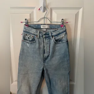 Abercrombie & Fitch Ultra High Rise Curve love straight ankle Denim thumbnail 2