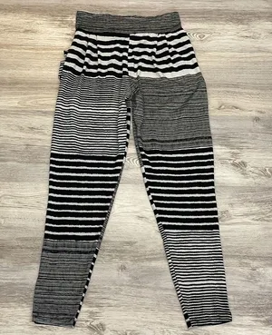 The Hanger Black & White Alternating Stripe Pattern Stretchy Pull On Pants M/L thumbnail 2