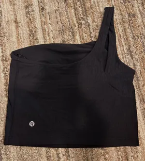 Women’s Lululemon Tank thumbnail 1