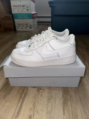 All White Nike Air Force 1 thumbnail 2