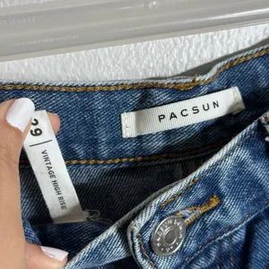 Pacsun Women‎ Denim Ripped Vintage High Rise Shorts size 29. thumbnail 5