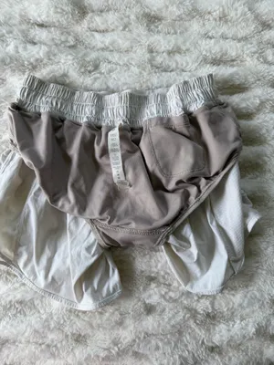 Lululemon Hotty Hot Shorts 4" Low-Rise Size 4 thumbnail 6