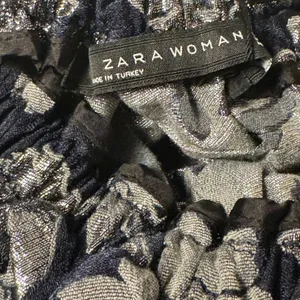 Zara Woman Navy Silver Floral Jacquard Metallic Mini Skirt Elastic Waist Size‎ M thumbnail 3