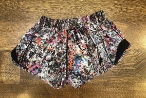 Lululemon Hotty Hot Short 2.5” Vitalize Multi Black thumbnail 2