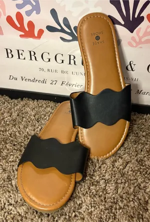 Shade & Shore Black Scalloped Slide Sandals Size 7 thumbnail 1