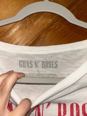 Guns N' Roses cropped t-shirt w bold skull and red rose graphic thumbnail 2