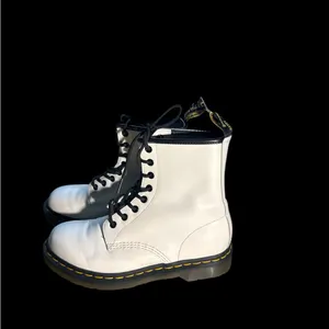 NWOT doc martens White Lace-Up Boots with Black Accents 11821 jyoo4 size 8 thumbnail 8
