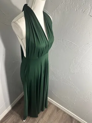 Backless Halter Maxi Dress in Emerald Green Size undefined thumbnail 4