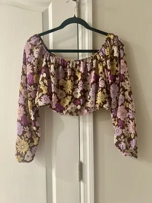 Le Lis Retro Floral Off-Shoulder Crop Top & Wide Leg Pants Two-Piece Set thumbnail 5