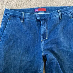 by Womyn Trouser Jeans Wide Leg Flare Dark Wash Sz 8 thumbnail 4