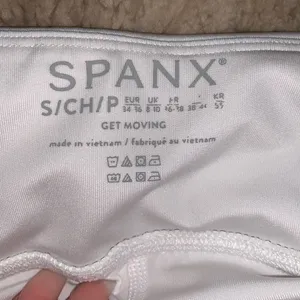 Spanx skort woman size small white thumbnail 5