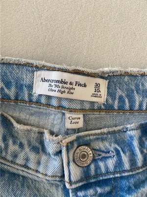 Abercrombie 90s Straight Ultra High-Rise Curve Love Jeans thumbnail 3