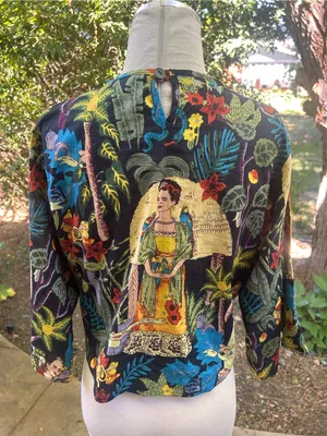 Karma brand Frida Kahlo boxy cotton top parrots tropical print Size Small thumbnail 3