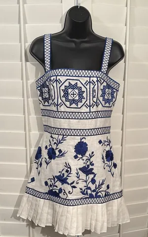 ALEXIS “ASTERIA” WHITE LINEN EMBROIDERED DRESS. Sz: S thumbnail 1