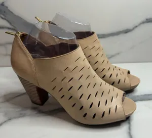 Clarks Women's Nude Leather Okena Posh Booties Sz 8 Closet Staple Minimalist thumbnail 1