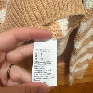 American Eagle Size XL Tan and White Collared Pullover Sweater Top. thumbnail 5