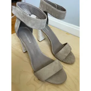 Jeffrey Campbell Lindsay Heels 3.5" sz 10 Suede Leather Nude Lucite Sparkle Heel thumbnail 8