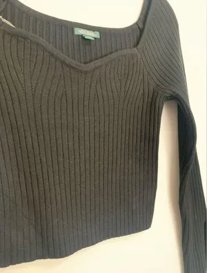 Cropped fitted black sweater. Women’s size XS. NWOT thumbnail 3
