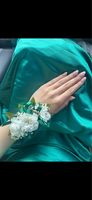 Emerald Green Prom Dress Size 10 thumbnail 13