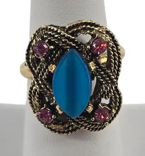 Unbranded Ring Womens 8.25 Vintage Cocktail Blue Faux Cats Eye Gold Tone EUC thumbnail 1