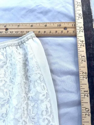 Vintage White Lace Skirt With Bow Accent & Scalloped Hem Elastic Waist Lined 35o thumbnail 4