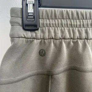 Lululemon Softstreme High-Rise Short Women 0 Green Athleisure Pockets Drawstring thumbnail 6