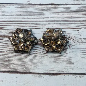 Vintage Screw On Earrings - Purple Gems and Faux Pearls - Poor Condition thumbnail 7