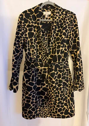 JM Collection Black and Beige Giraffe-Print Trench Coat with Belt thumbnail 1