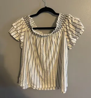American eagle flowy top thumbnail 1