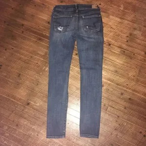 AEO distressed super stretchy jeggings size 4 thumbnail 3