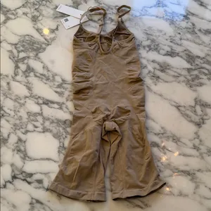 NWT Quince Mid-Thigh Sculpting Bodysuit – Clay Tan, Size M Sold Out Online thumbnail 7