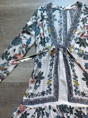 Free People Violet Hill Floral Long Sleeves Plunging Neck Back Tie Tunic Size 2 thumbnail 5
