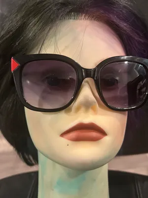 Guess Black Cat-Eye Sunglasses with Pink Corner Accents thumbnail 4