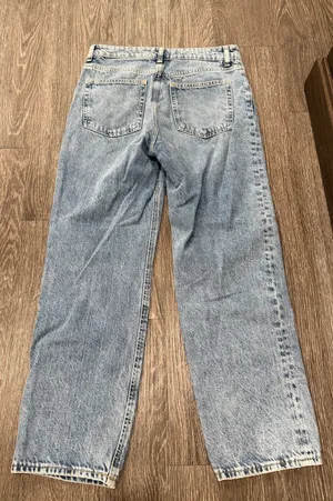 H&M Ripped Mom Jeans thumbnail 2