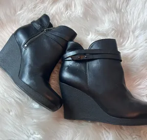 UGG ALEXIS Black Wedge Boots Women Size US 9 leather stylish thumbnail 1