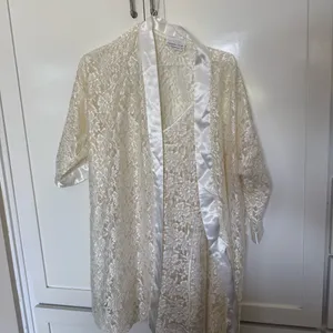 Vintage Alexandra Nicole Bridal Robe set thumbnail 10