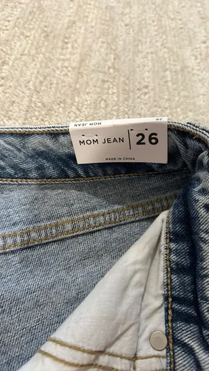 Mom Jeans thumbnail 4