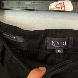 NYDJ Billie Mini Boot LiftXTuck Size 16 Black Jeans Stretchy Comfort #785 thumbnail 4