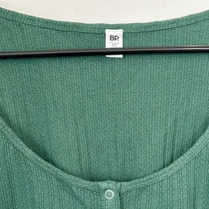 NWT bp Dark Green Pointelle Rib Cropped Short Sleeved Henley - Size: 3X thumbnail 3