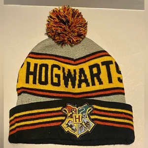 Harry Potter Hogwarts Crest Logo Spell Out Knit Cuff Pom Beanie Hat Cap thumbnail 3