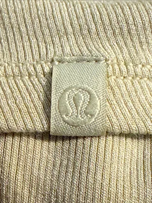 🍋 LULULEMON Hold Tight Short Sleeve Shirt Size 12 thumbnail 4
