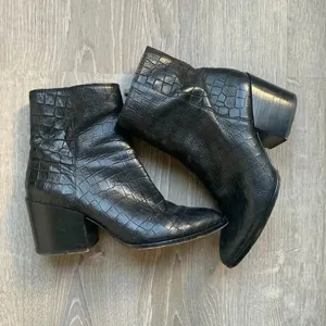 1 state Black Women's Jahmil Croc Embossed Leather High Block Heel Booties thumbnail 2
