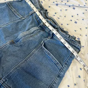 Abercrombie & Fitch Sz:32/14 Mall Brand high waited denim shorts ruffled waist. thumbnail 3