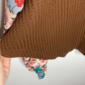 Tracies relaxed cut waffle knit thermal with contrast floral boho sleeves size L thumbnail 9