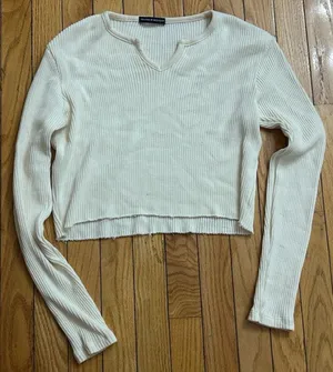 Brandy Melville Ribbed Cut Out Neck Crop Sweater Cream Size 4 Preppy Classic thumbnail 1