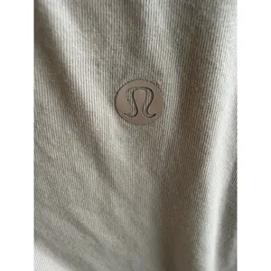 Lululemon Pink V Neck Short Sleeve T‎ Shirt Athleisure Athletic Top Womens thumbnail 4