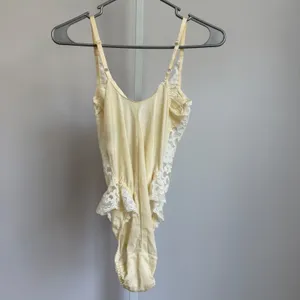 Victoria's‎ Secret Lace Dainty Ethereal Coquette Bridal Teddy Bodysuit 34A Ivory thumbnail 6